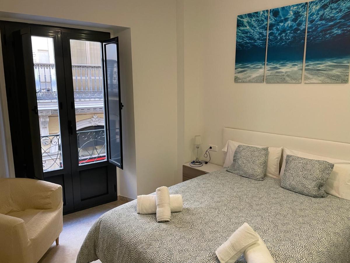 Petit Sagasta Apartamentos-Sagasta Севиля Екстериор снимка